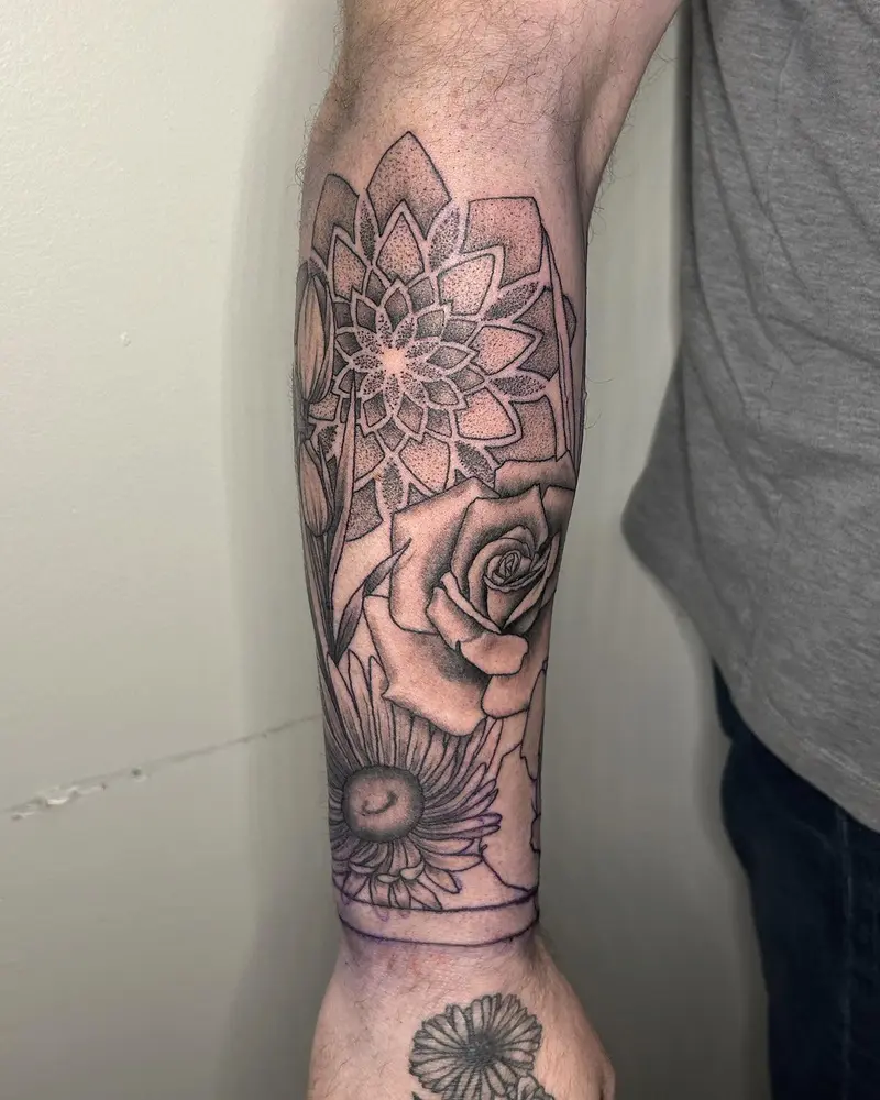 Started this floral half sleeve over the weekend. Once again the purple stencil made it hard to get a good picture but…
