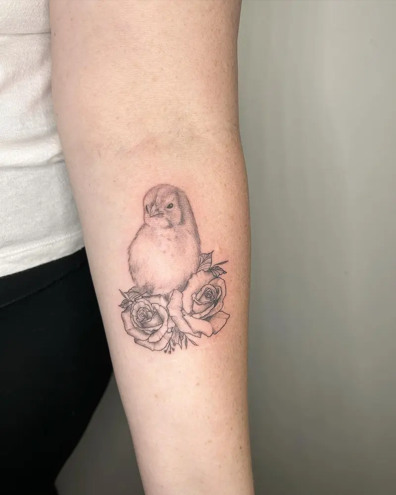 Cute little baby chick from last week 🐥 * * * #chicktattoo #chick #chicken #flowers #roses #animaltattoo…
